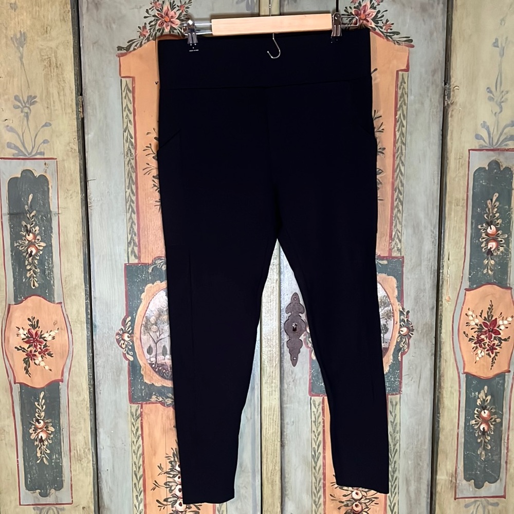 Lou & Grey black pocket leggings L